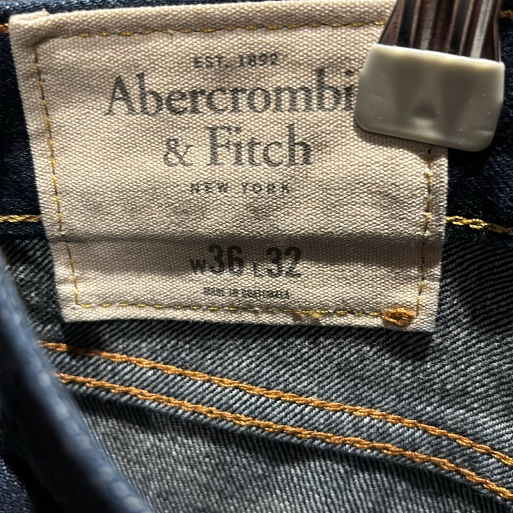 Abercrombie and Fitch men’s classic straight jeans in a dark blue wash 36/32 - Picture 5 of 7